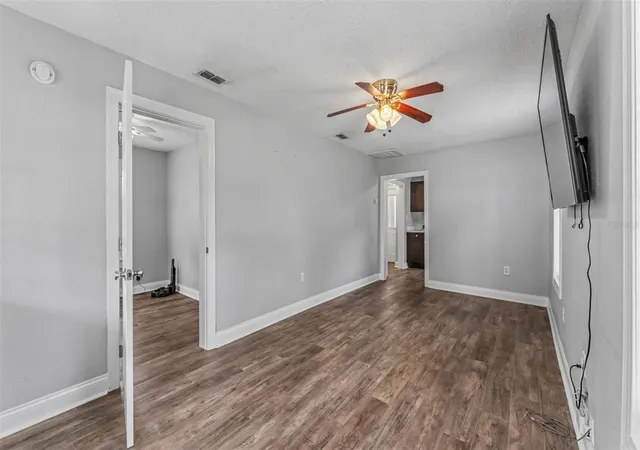 Photo 4 of Single family home for sale at 1034 S Dakota Ave, Lakeland, FL 33803 | MLS# L4963134 | Listing updated on 2026-10-02