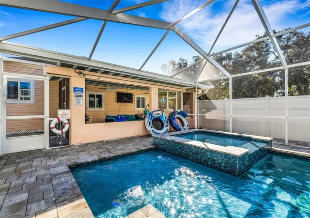 Photo 4 of Single family home for sale at 1600 Loretta Ave NW, Largo, FL 33770 | MLS# TB8524077 | Listing updated on 2026-07-02
