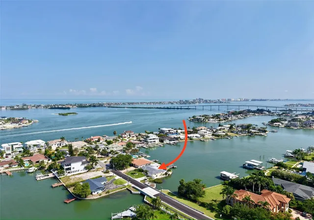 2nd image of 902 Oakwood Dr, Largo, FL 33770 | MLS# TB8524079