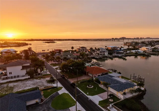 35th image of 902 Oakwood Dr, Largo, FL 33770 | MLS# TB8524079