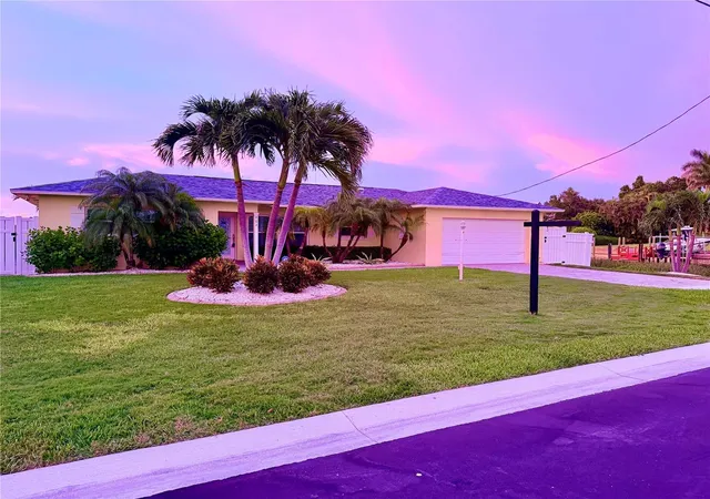 4th image of 902 Oakwood Dr, Largo, FL 33770 | MLS# TB8524079