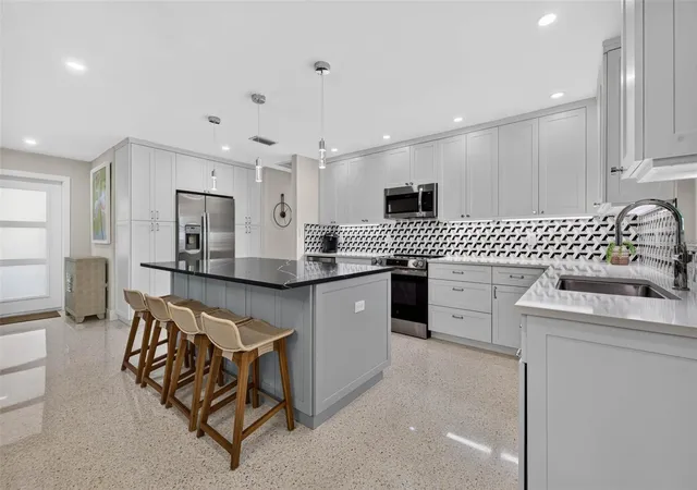 Homes for sale in St Pete Beach, FL | 819 59Th Ave, St Pete Beach, FL 33706 | MLS# TB8524085
