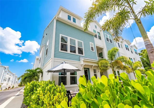 Photo 1 of Condo for sale at 2501 Boone Ct, Sarasota, FL 34237 | MLS# A4698401 | Listing updated on 2026-09-22