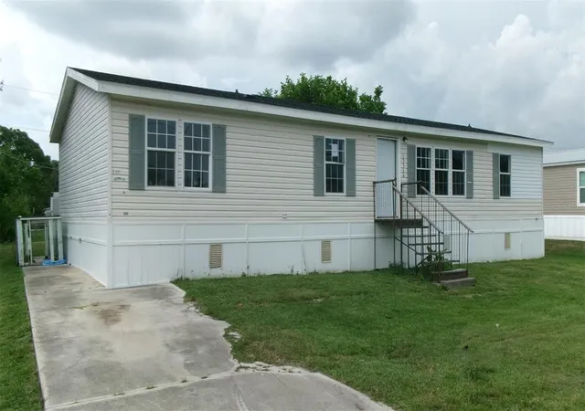Photo 1 of Manufactured home for sale at 15532 Mango Dr, Punta Gorda, FL 33955 | MLS# C7527830 | Listing updated on 2026-10-10