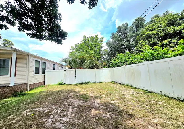 Photo 3 of Manufactured home for sale at 3265 SE 132nd Place, Belleview, FL 34420 | MLS# OM727545 | Listing updated on 2026-09-24