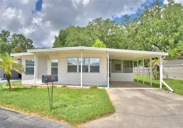 Homes for sale in Auburndale, FL | 111 Paradise Ln, Auburndale, FL 33823 | MLS# P4939185