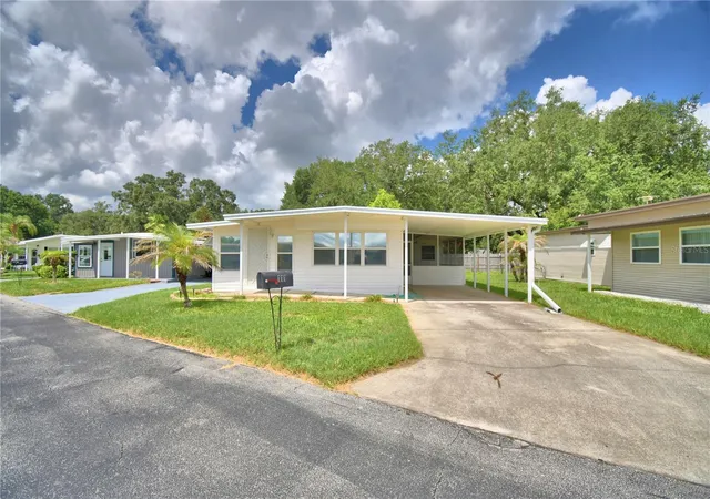Homes for sale in Auburndale, FL | 111 Paradise Ln, Auburndale, FL 33823 | MLS# P4939185
