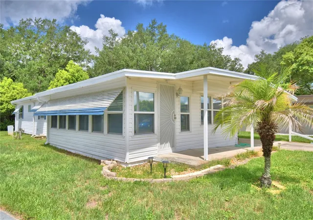 3rd image of 111 Paradise Ln, Auburndale, FL 33823 | MLS# P4939185