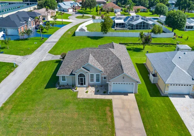 2nd image of 2326 Jackson Dr, Sebring, FL 33870 | MLS# C7527833