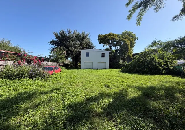 Photo 2 of Single family home for sale at 375 Trailer Ln, Kissimmee, FL 34741 | MLS# S5152657 | Listing updated on 2026-08-14