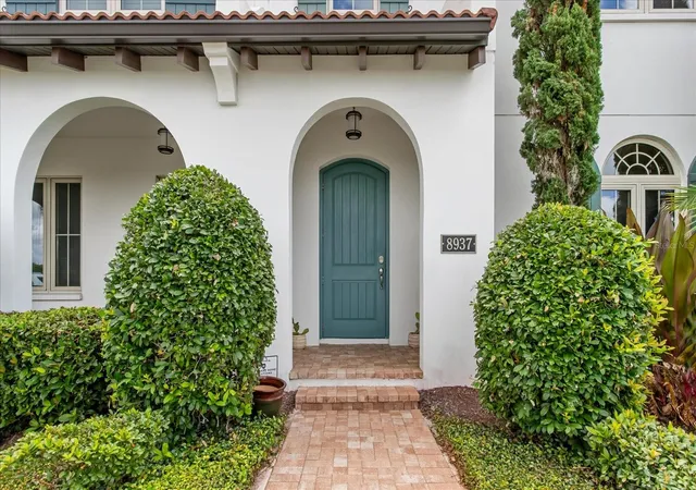 Photo 4 of Townhouse for sale at 8937 Lakeshore Pointe Dr, Winter Garden, FL 34787 | MLS# O6420679 | Listing updated on 2026-08-21