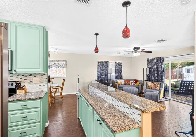 Photo 3 of Single family home for sale at 2021 Oliver Pl, Winter Haven, FL 33881 | MLS# P4939187 | Listing updated on 2026-10-08