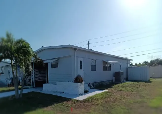 2nd image of 5031 4th St E, Bradenton, FL 34203 | MLS# TB8524144