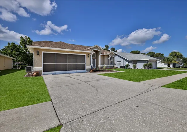 Photo 3 of Single family home for sale at 10376 Henderson St, Spring Hill, FL 34608 | MLS# W7887158 | Listing updated on 2026-09-28