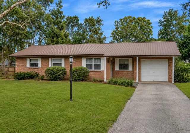 1st image of 12212 Floral Ln, Thonotosassa, FL 33592 | MLS# TB8524150