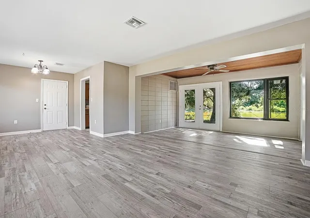 Photo 4 of Single family home for sale at 404 Louis St, Leesburg, FL 34748 | MLS# O6420704 | Listing updated on 2026-10-05