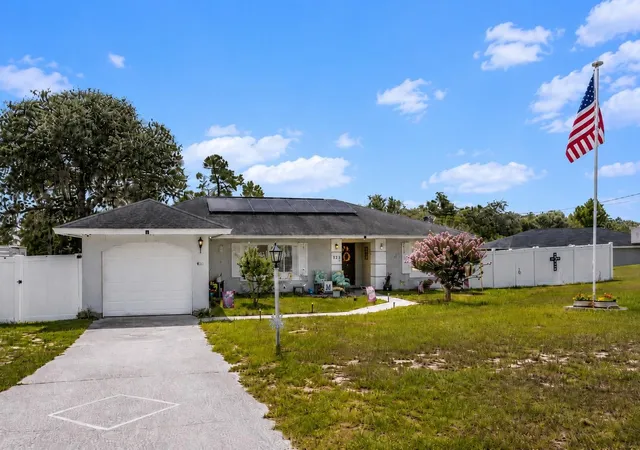Photo 2 of Single family home for sale at 124 Oak Cir, Ocala, FL 34472 | MLS# O6420714 | Listing updated on 2026-09-25