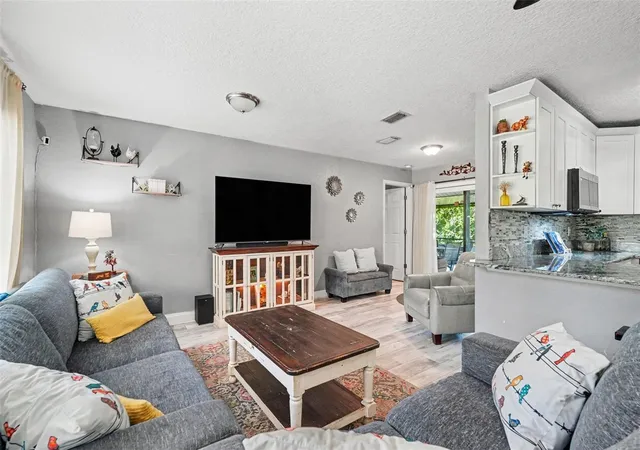 3rd image of 534 Leverett Rd, Seffner, FL 33584 | MLS# TB8524162