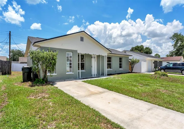 Photo 1 of Single family home for sale at 1726 Cordova Cir W, Lakeland, FL 33801 | MLS# L4963141 | Listing updated on 2026-10-28
