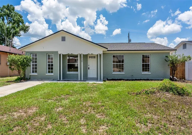 Photo 2 of Single family home for sale at 1726 Cordova Cir W, Lakeland, FL 33801 | MLS# L4963141 | Listing updated on 2026-10-28