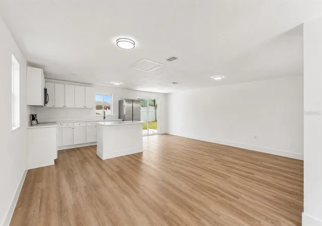 Photo 3 of Single family home for sale at 1726 Cordova Cir W, Lakeland, FL 33801 | MLS# L4963141 | Listing updated on 2026-10-28