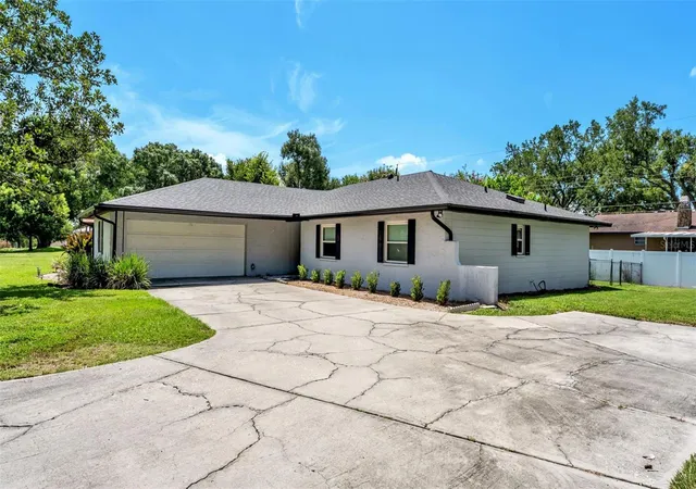 Homes for sale in Lakeland, FL | 1717 Tierra Alta Dr, Lakeland, FL 33813 | MLS# L4963142