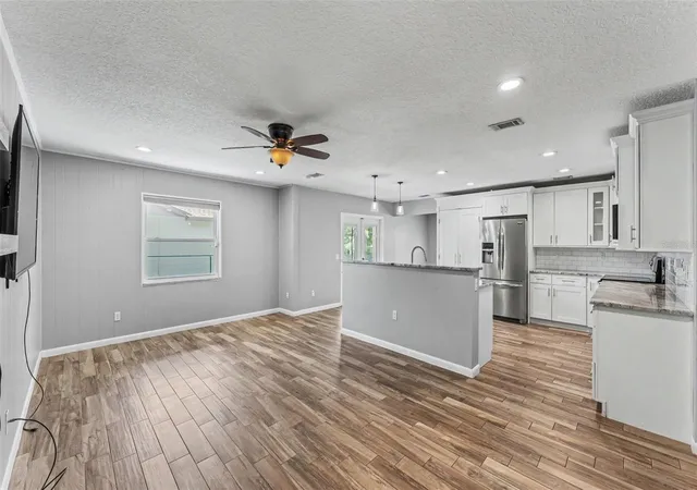 Homes for sale in Lakeland, FL | 1717 Tierra Alta Dr, Lakeland, FL 33813 | MLS# L4963142
