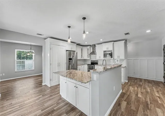 Homes for sale in Lakeland, FL | 1717 Tierra Alta Dr, Lakeland, FL 33813 | MLS# L4963142