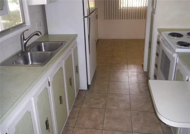 Photo 4 of Manufactured home for sale at 37 Honey Bear Ct #54, Safety Harbor, FL 34695 | MLS# TB8524173 | Listing updated on 2026-07-08