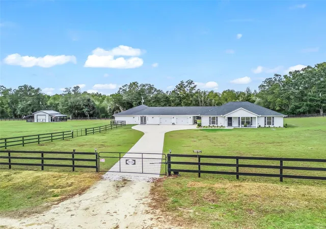 Homes for sale in Morriston, FL | 6570 Se 175Th Ct, Morriston, FL 32668 | MLS# G5114404