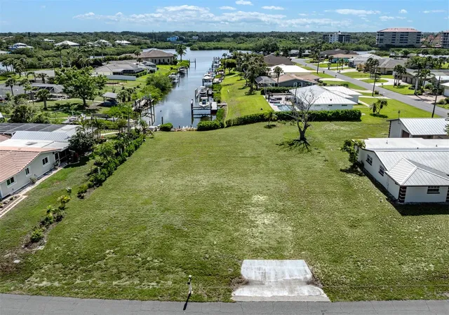 Homes for sale in Osprey, FL | 458 N Shore Dr, Osprey, FL 34229 | MLS# N6144855