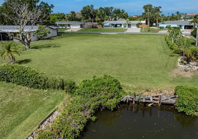 Homes for sale in Osprey, FL | 458 N Shore Dr, Osprey, FL 34229 | MLS# N6144855
