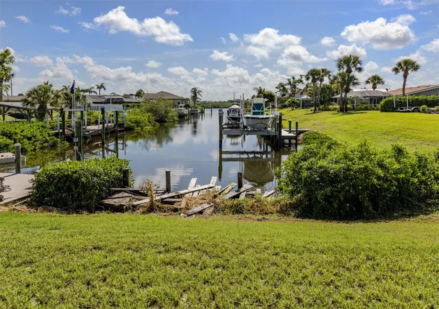Homes for sale in Osprey, FL | 458 N Shore Dr, Osprey, FL 34229 | MLS# N6144855