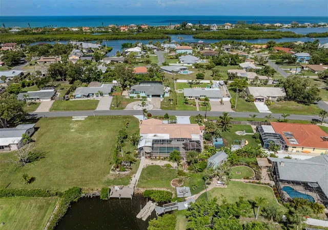Homes for sale in Osprey, FL | 458 N Shore Dr, Osprey, FL 34229 | MLS# N6144855