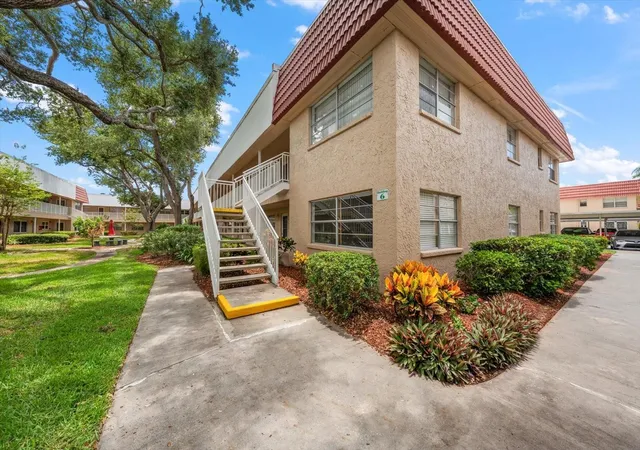 Photo 2 of Condo for sale at 10037 62nd Terrace N #1, St Petersburg, FL 33708 | MLS# TB8524186 | Listing updated on 2026-09-01
