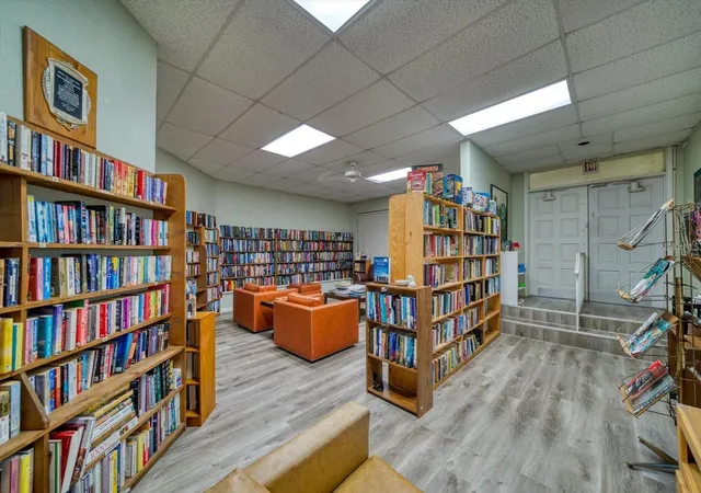 Listing Photo 2 - Condo for sale in building located at 10037 62Nd Ter N, ST PETERSBURG, FL 33708 - Unit #1