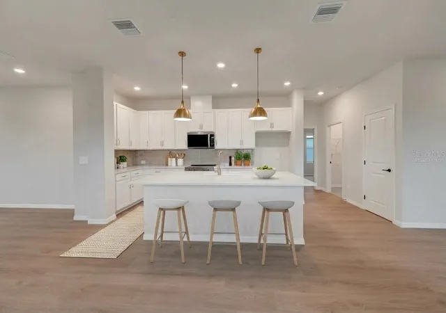 Photo 3 of Single family home for sale at 3712 Jons Lakeview St, Plant City, FL 33566 | MLS# TB8524188 | Listing updated on 2026-10-08