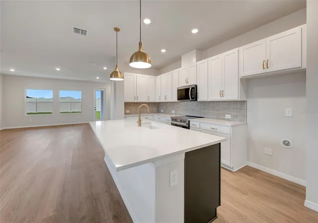 Photo 4 of Single family home for sale at 3712 Jons Lakeview St, Plant City, FL 33566 | MLS# TB8524188 | Listing updated on 2026-10-10