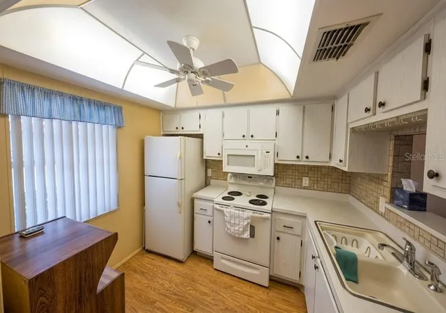 3rd image of 601 N Hercules Ave #1205, Clearwater, FL 33765 | MLS# TB8524196