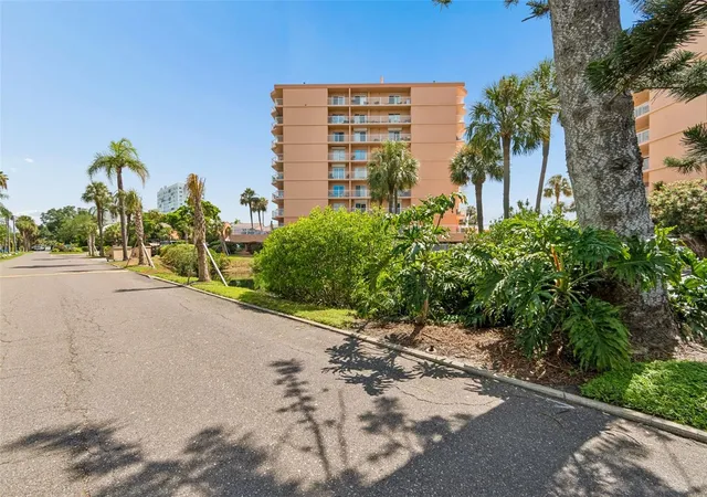 Photo 5 of Condo for sale at 7430 Sunshine Skyway Ln S #201, Saint Petersburg, FL 33711 | MLS# TB8524197 | Listing updated on 2026-08-31