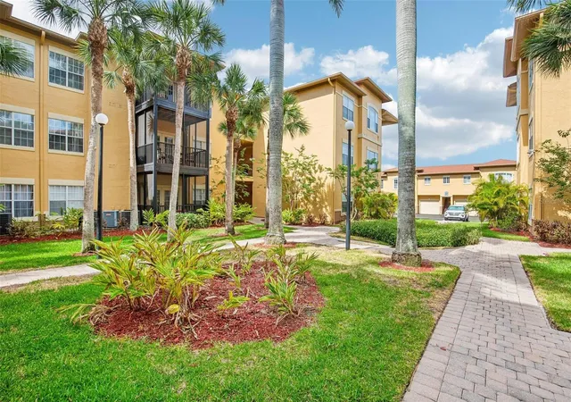Photo 3 of Condo for sale at 4333 Bayside Village Dr #322, Tampa, FL 33615 | MLS# O6420783 | Listing updated on 2026-08-23