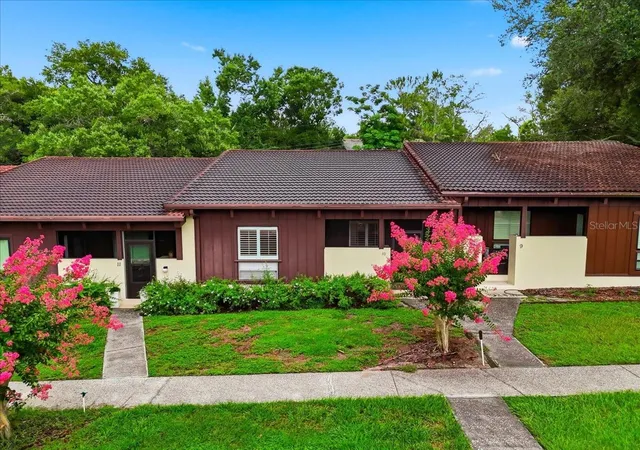 2nd image of 10 El Recodo #10, Lakeland, FL 33813 | MLS# TB8524223