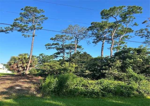 Photo 3 of Sale Pending at 4 Ryberry Dr, Palm Coast, FL 32164 | MLS# FC319579 | Listing updated on 2026-10-08