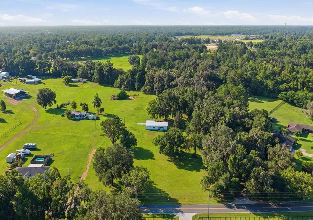 Photo 4 of Manufactured home for sale at 4950 SE 112th Street Rd, Belleview, FL 34420 | MLS# OM727569 | Listing updated on 2026-09-08