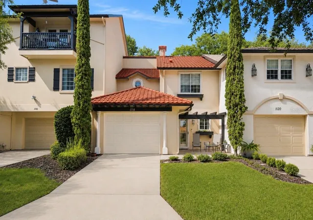 1st image of 1118 Avenida De Las Casas, Lady Lake, FL 32159 | MLS# OM727573