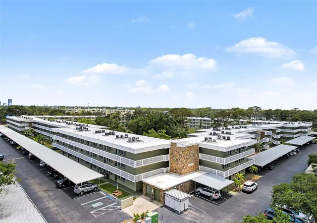 Homes for sale in St Petersburg, FL | 4890 Bay St Ne, St Petersburg, FL 33703 | Houzeo