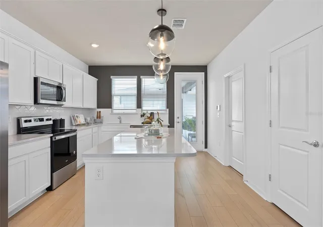 5th image of 10538 Evening Star Street, Orlando, FL 32829 | MLS# O6420808