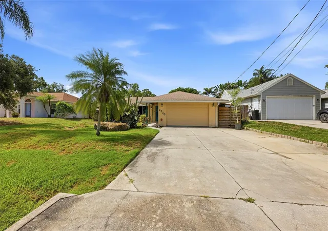 Photo 2 of Single family home for sale at 2220 Doud St, Sarasota, FL 34231 | MLS# A4698445 | Listing updated on 2026-09-02