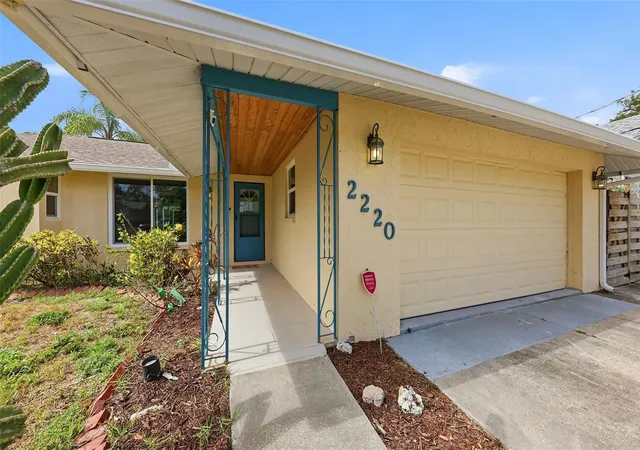 Photo 3 of Single family home for sale at 2220 Doud St, Sarasota, FL 34231 | MLS# A4698445 | Listing updated on 2026-09-02