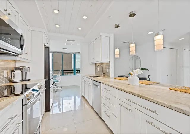 Photo 4 of Condo for sale at 1520 Gulf Blvd #1807, Clearwater Beach, FL 33767 | MLS# TB8524281 | Listing updated on 2026-10-01